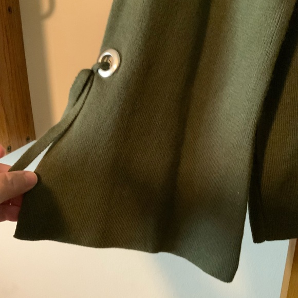 Faded glory sweater. XL. Green sweater. Never worn. - Picture 2 of 4